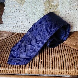 Haines & Bonner of London all silk, handmade neck tie, navy blue, paisley design